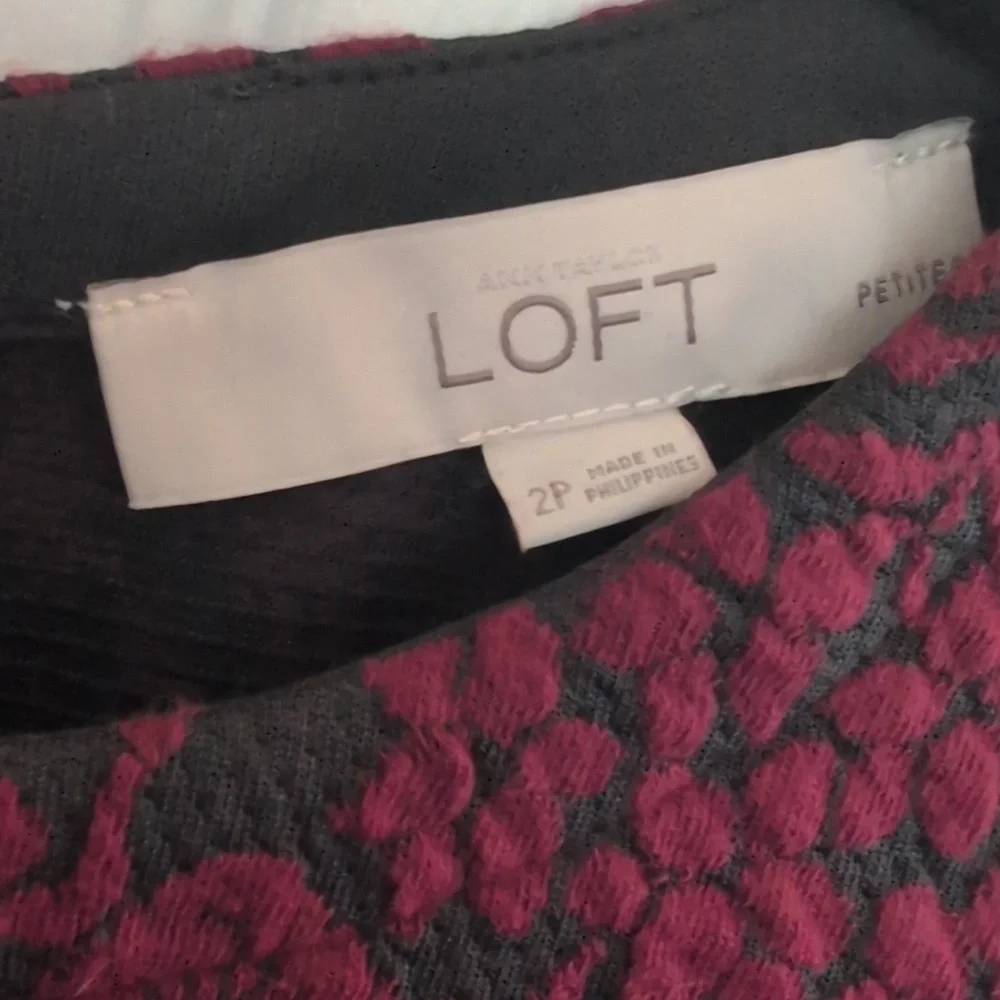 Loft Size 2 Petite Maroon & Black Floral Dress - Picture 4 of 11